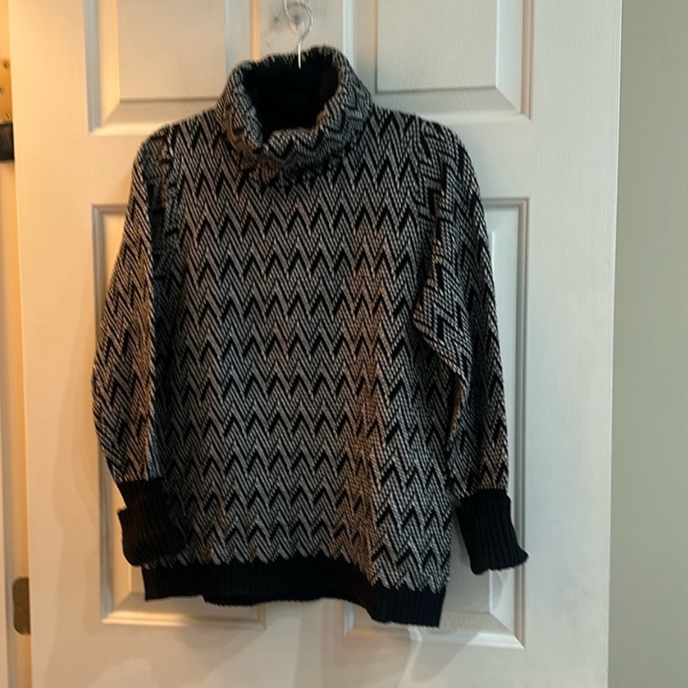 Ellen Tracey Turtleneck sweater geometric pattern Sz Lg
